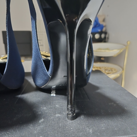 YSL Elegant Blue and Cream Slingback Heels - Picture 5 of 7